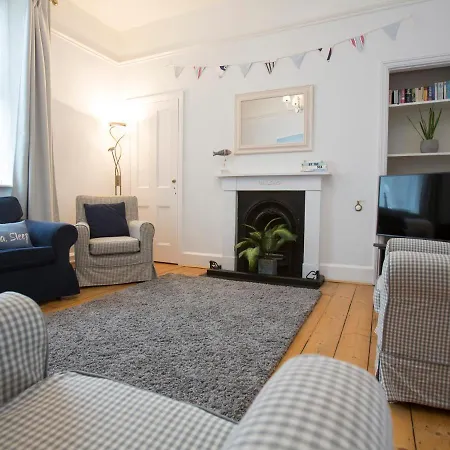 6 Abbey Terrace * Whitby