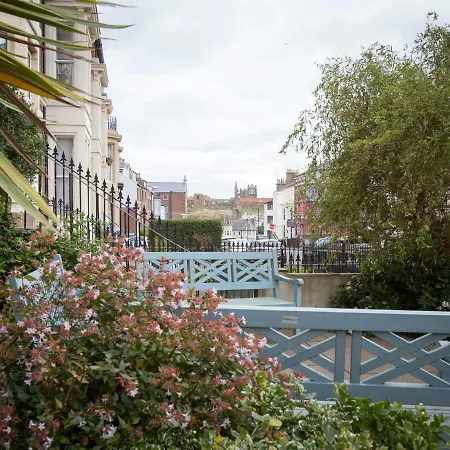 6 Abbey Terrace Holiday home *